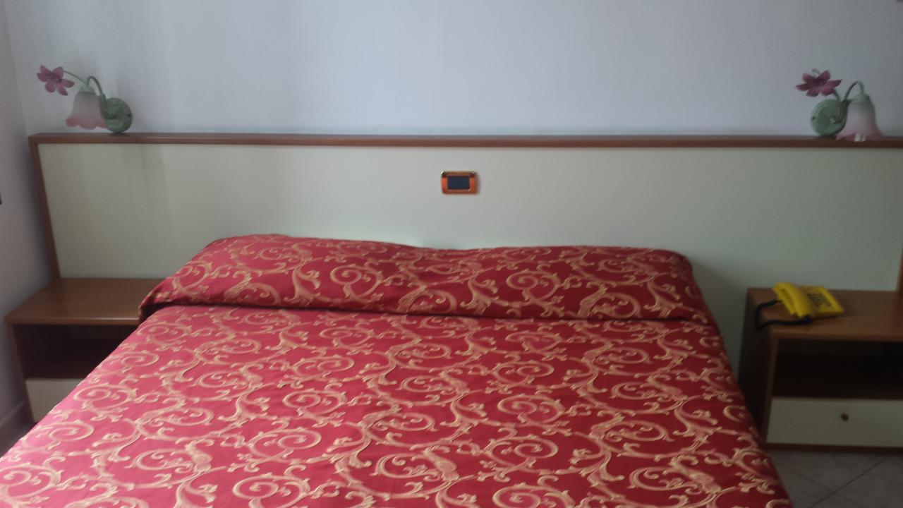 Hotel Ideale 瓦拉泽 外观 照片