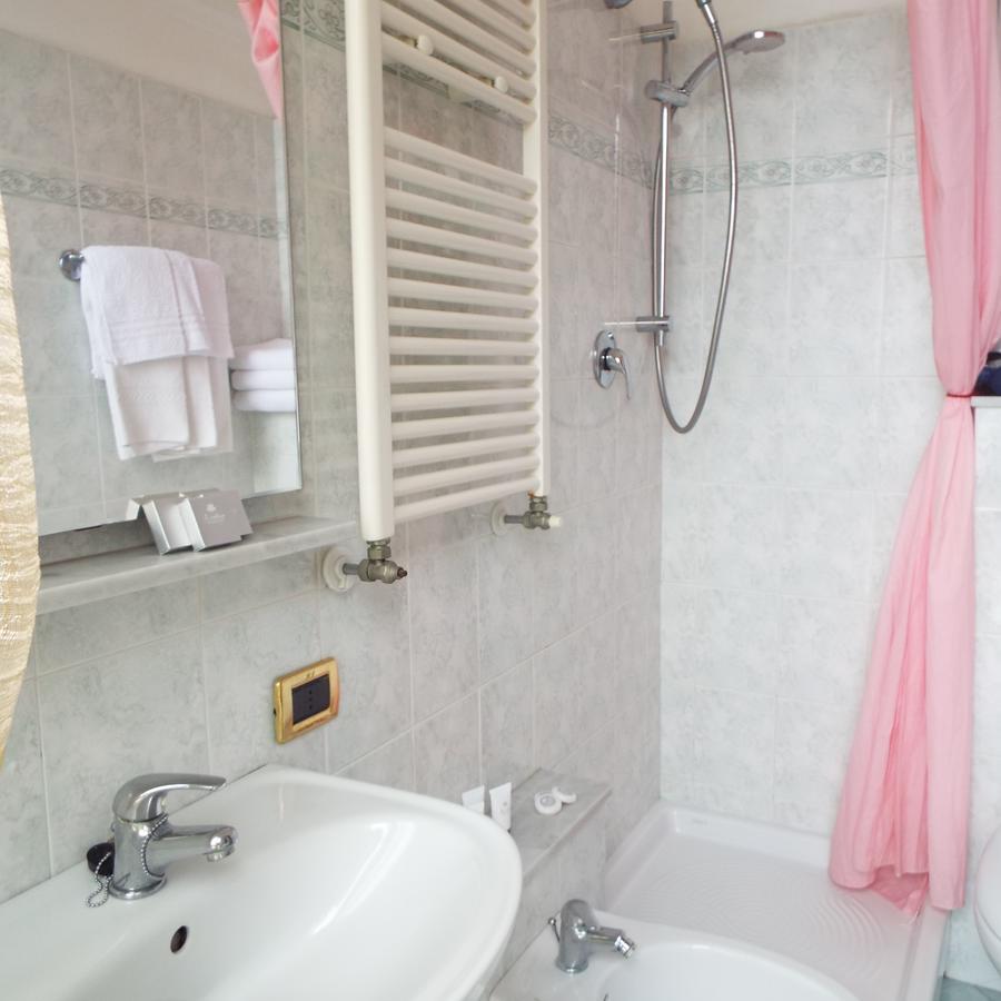 Hotel Ideale 瓦拉泽 外观 照片