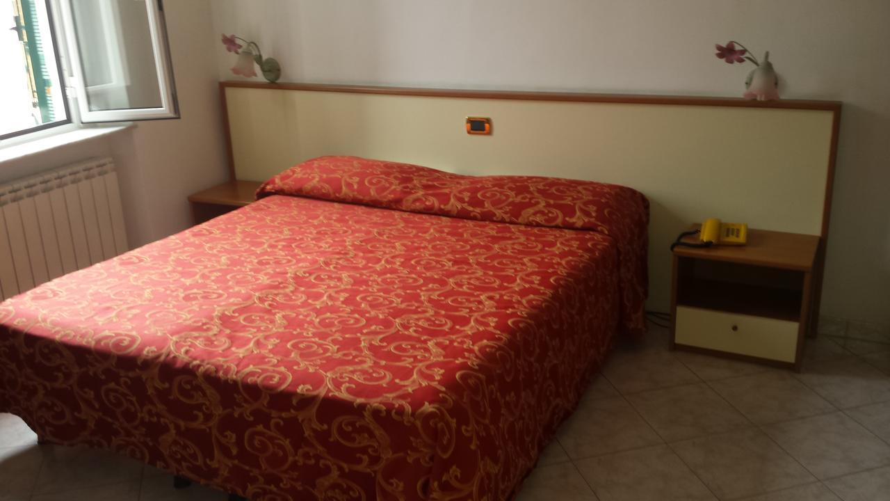 Hotel Ideale 瓦拉泽 外观 照片