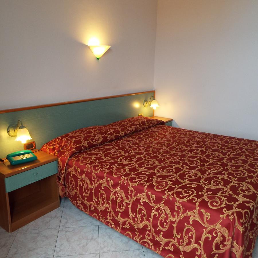 Hotel Ideale 瓦拉泽 外观 照片