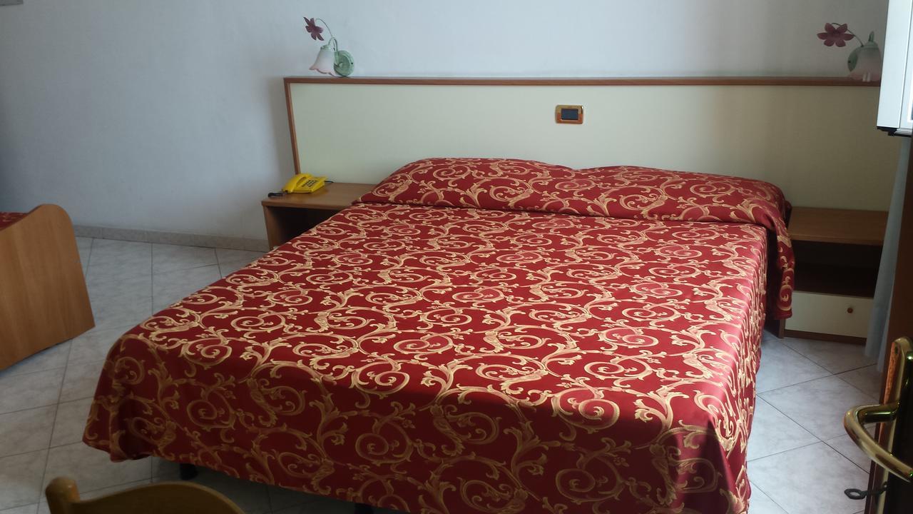 Hotel Ideale 瓦拉泽 外观 照片