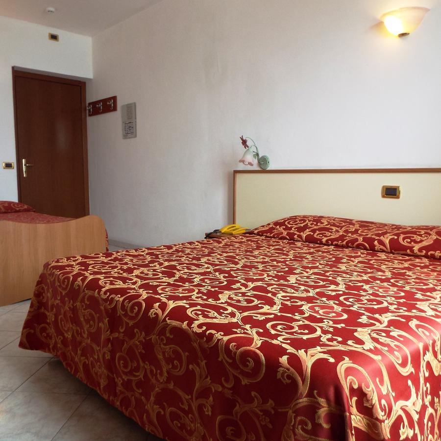 Hotel Ideale 瓦拉泽 外观 照片