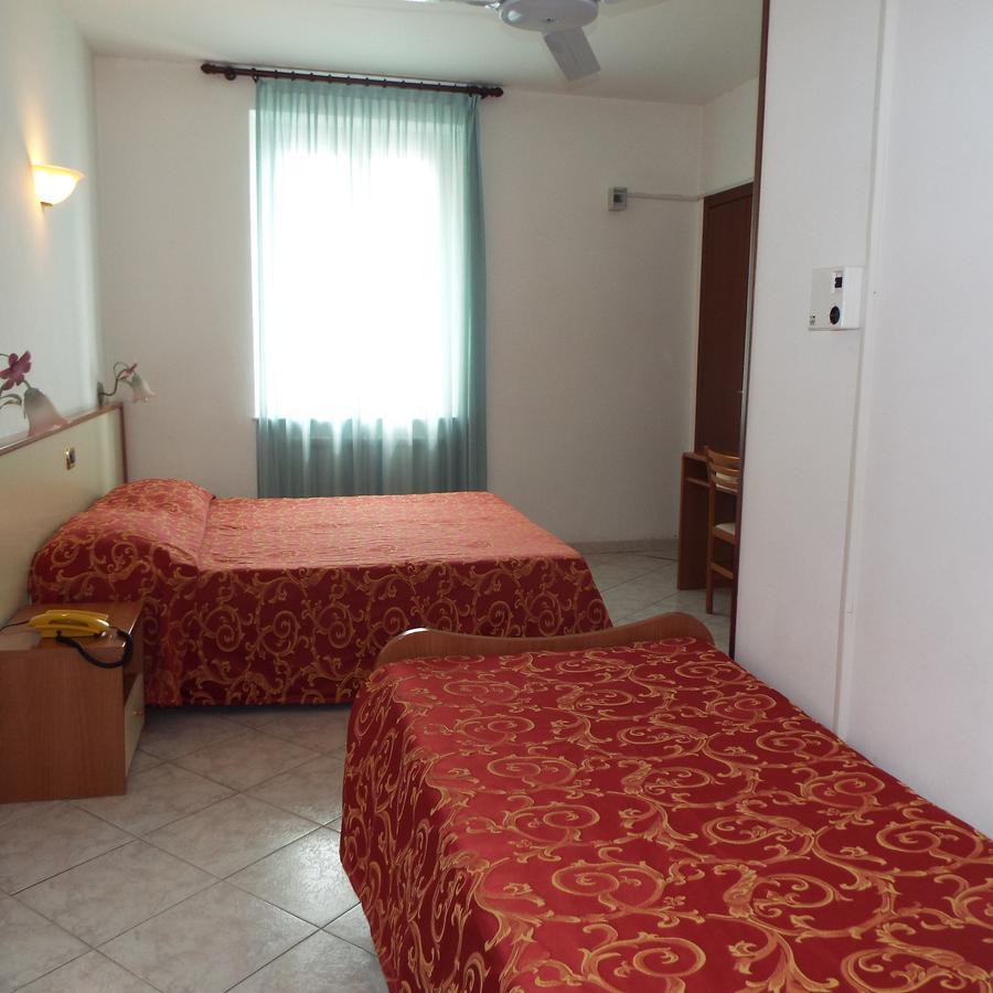 Hotel Ideale 瓦拉泽 外观 照片