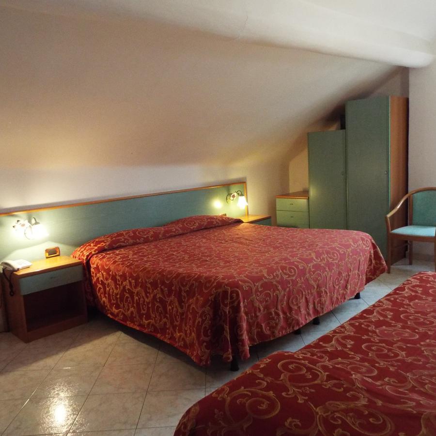 Hotel Ideale 瓦拉泽 外观 照片